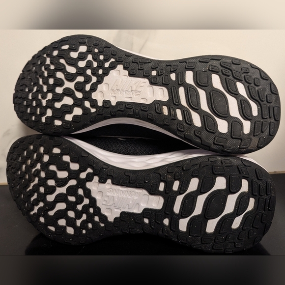Nike Revolution 6 Next Nature Women's Black/White Running Shoes Size 9.5 W $94.9 - Picture 8 of 9